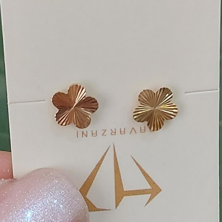 گوشواره طلا 18 عیار میخی گل برگ تمام اقساط