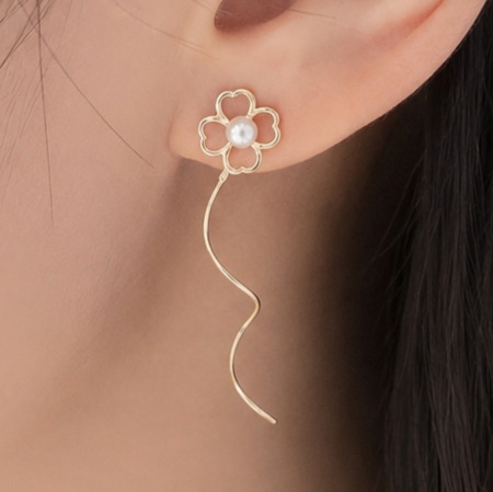 گوشواره طلا 18 عیار کرلی گل برگی و مرواریدی اقساطی